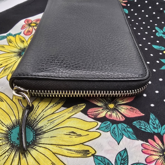 Gucci Extra Large Black Leather Zip Around Wallet - Picture 5 of 17